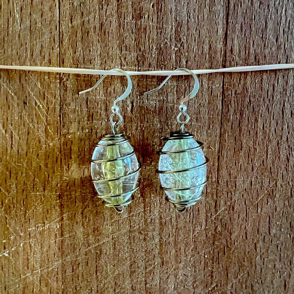 Hand made beaded earring - Picture 1 of 1